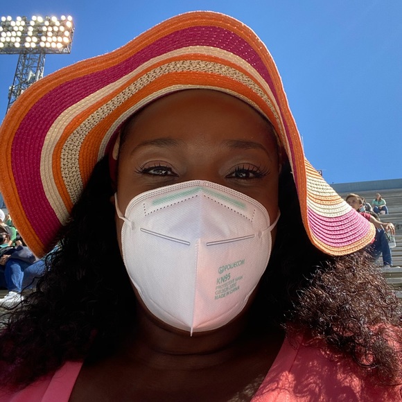 Meet your Posher, Cassandra - Picture 2 of 3